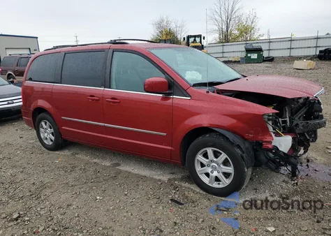 2010 Chrysler Town & Country Touring из США, поврежденный, VIN 2A4RR5D13AR151607
